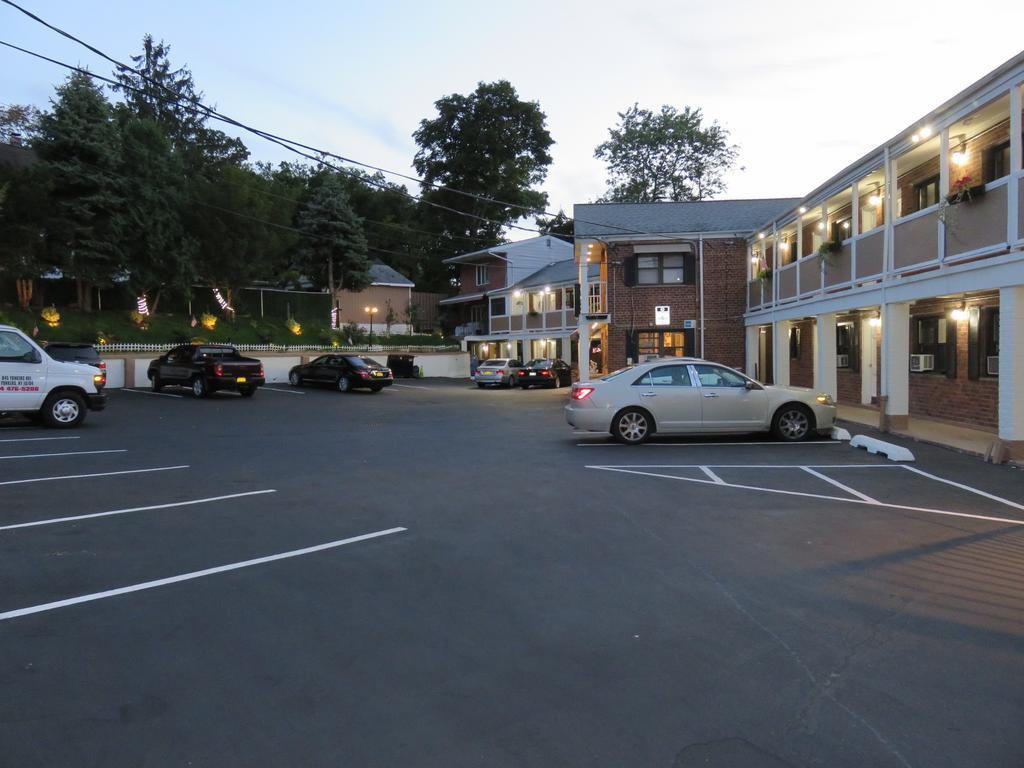Central Motel Courtyard White Plains Dış mekan fotoğraf