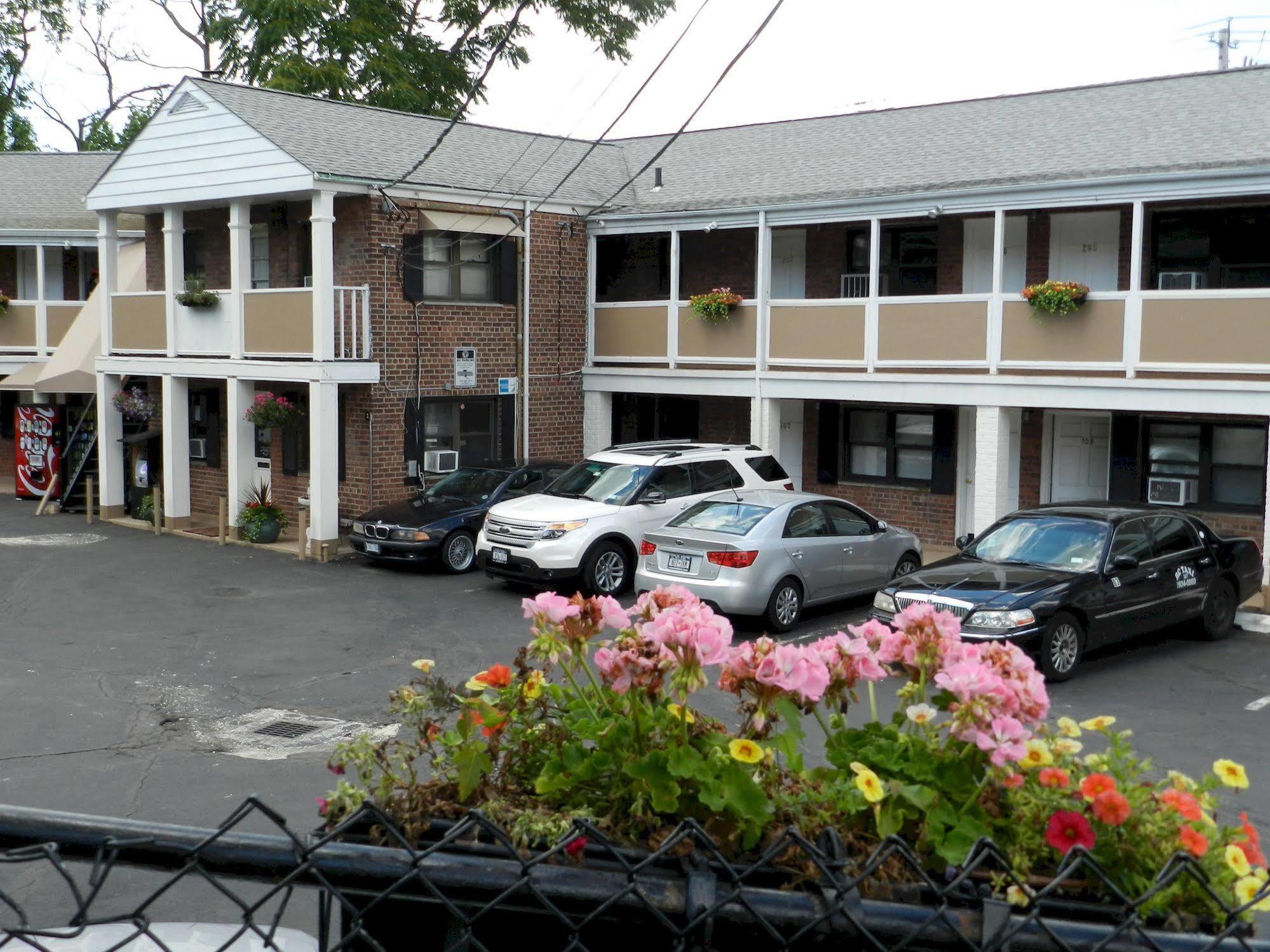Central Motel Courtyard White Plains Dış mekan fotoğraf