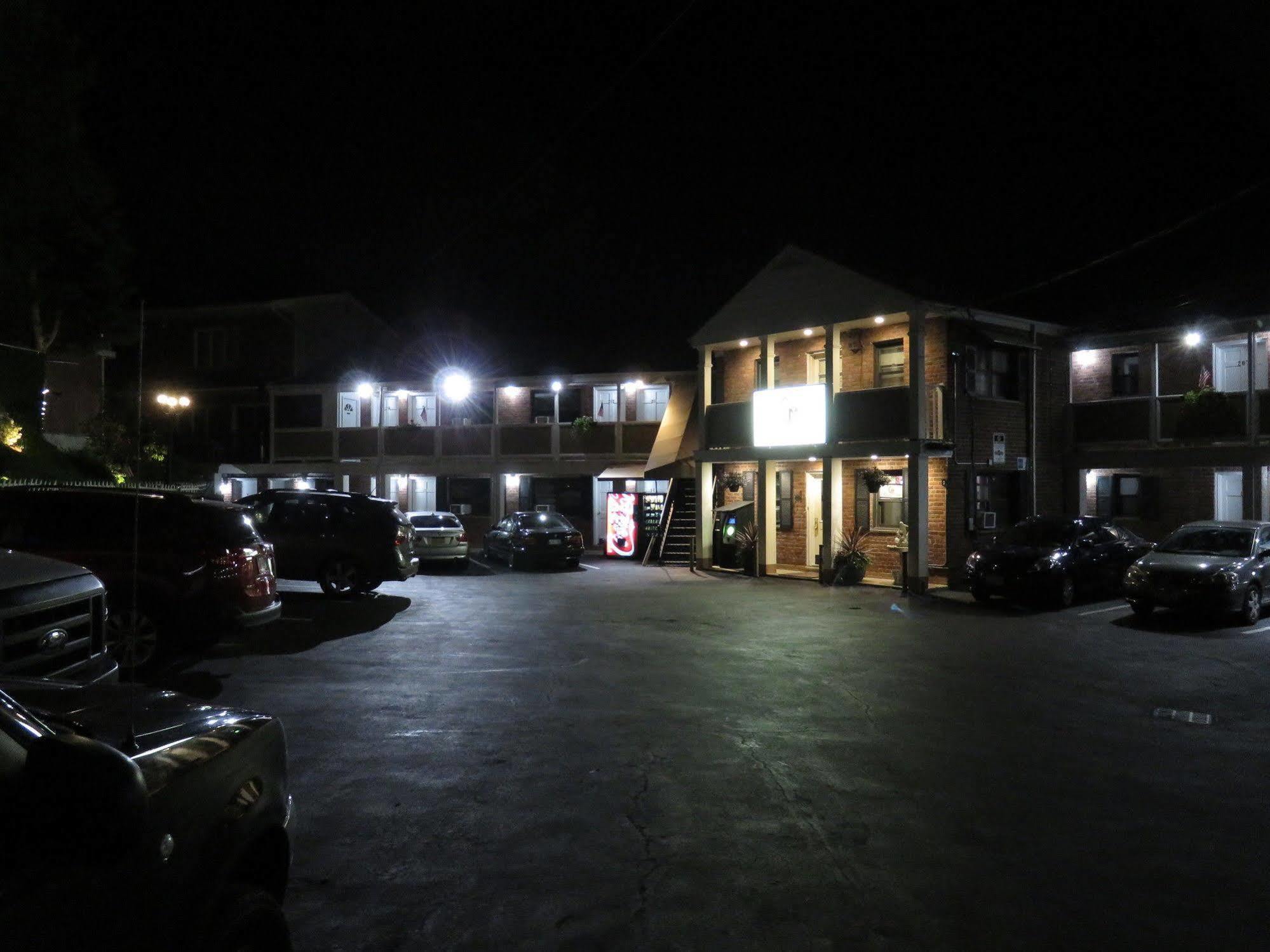 Central Motel Courtyard White Plains Dış mekan fotoğraf