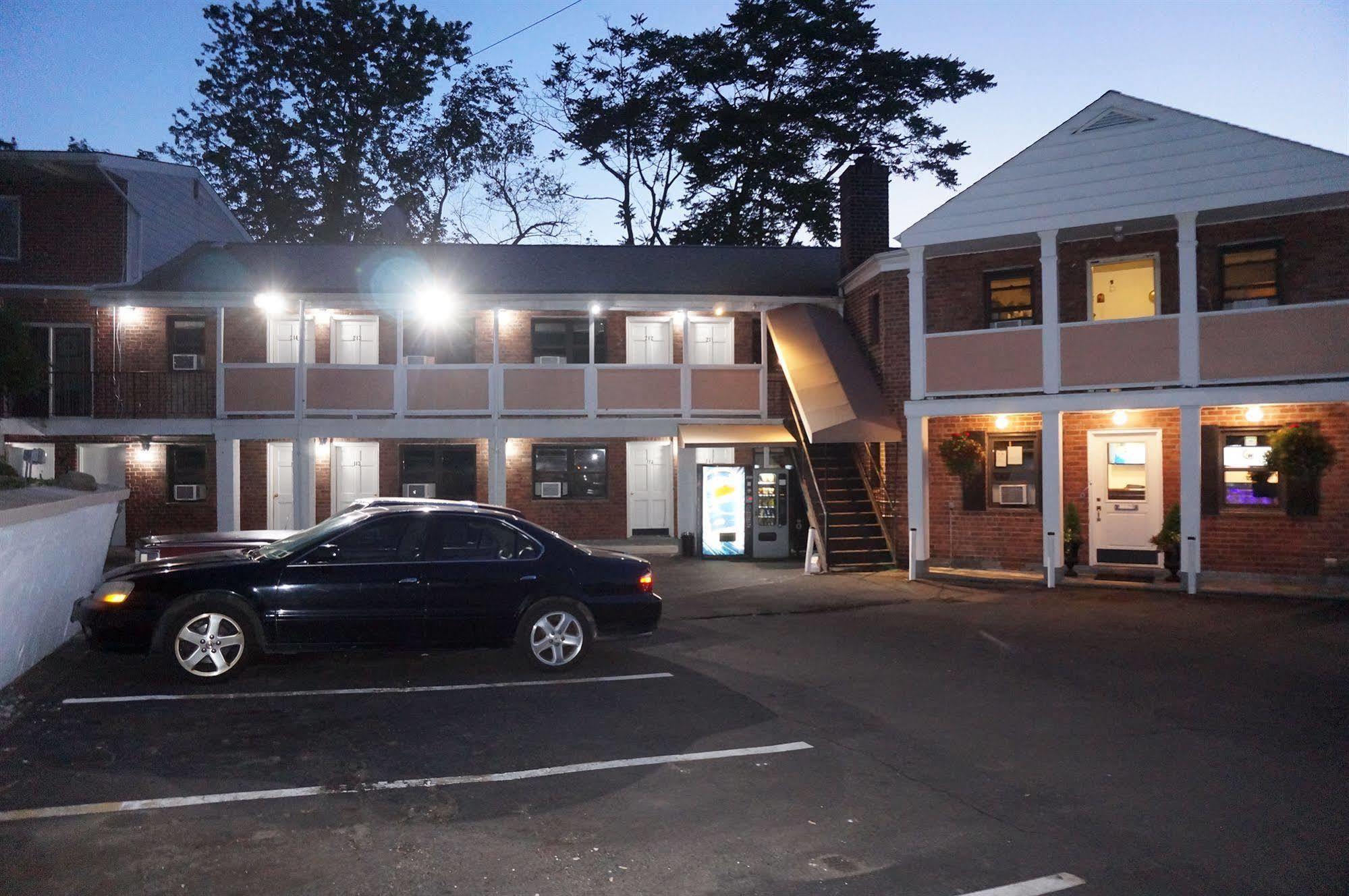 Central Motel Courtyard White Plains Dış mekan fotoğraf