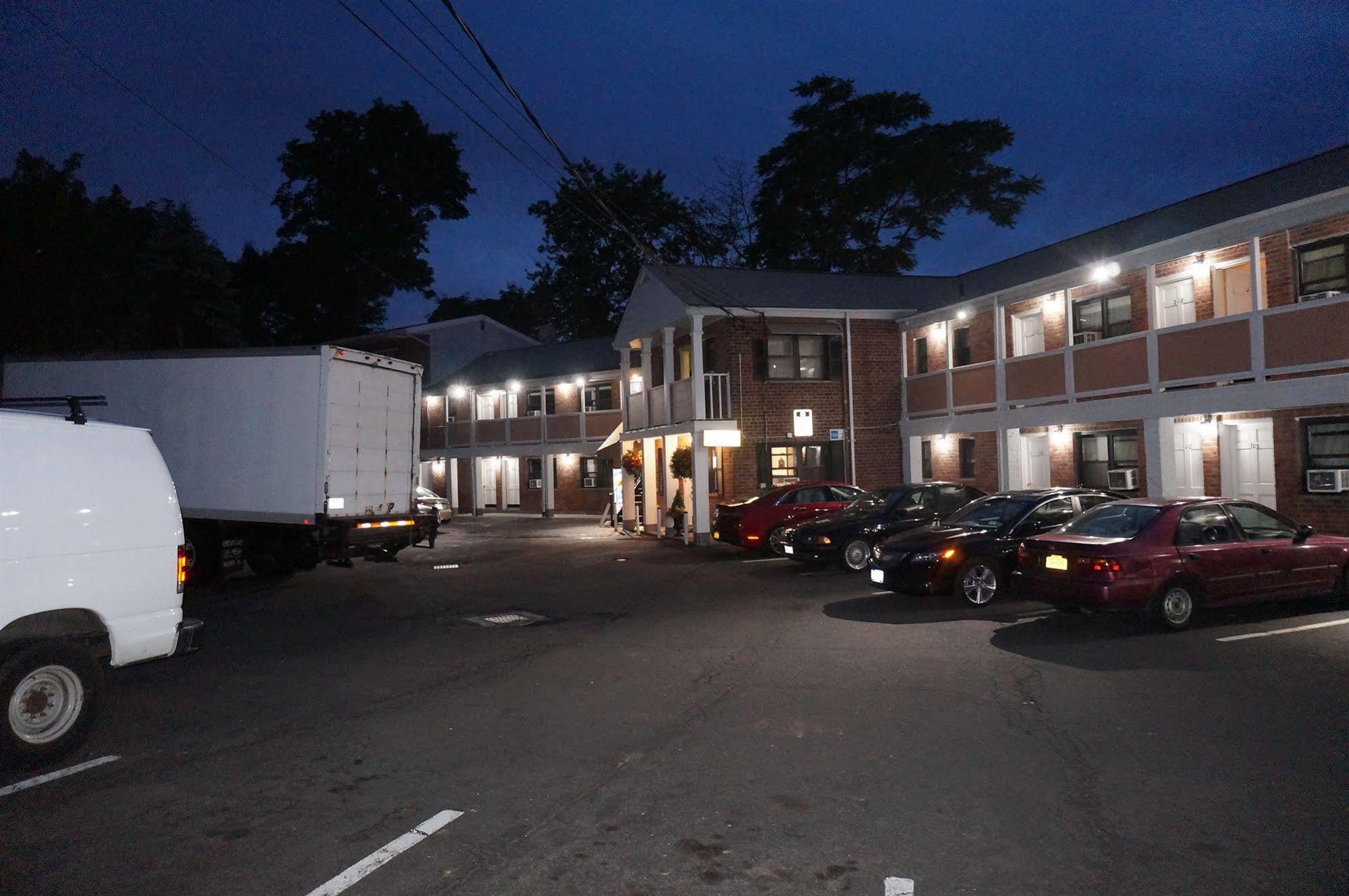 Central Motel Courtyard White Plains Dış mekan fotoğraf